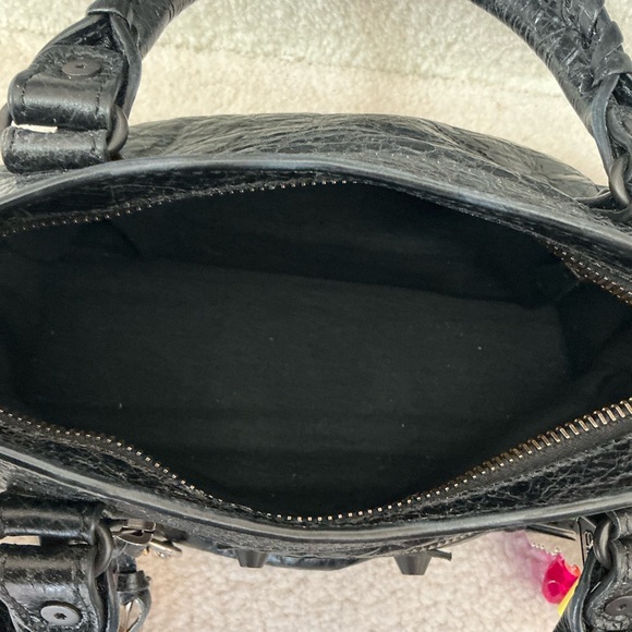 STUNNING 100% AUTHENTIC BALENCIAGA MINI CITY BLACK BAG WITH ATTACHED CHARMS - Picture 12 of 16